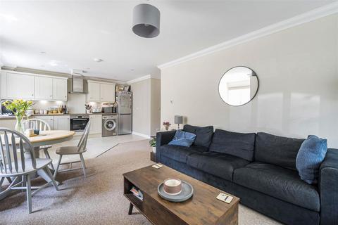 1 Crown Close, Pewsey, SN9 5FD