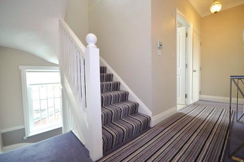 3 bedroom flat to rent, Station Parade, Noel Road, London W3 0DS