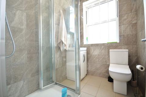 3 bedroom flat to rent, Station Parade, Noel Road, London W3 0DS