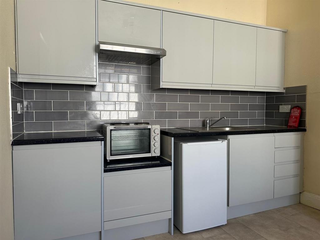 KITCHEN 2.jpg