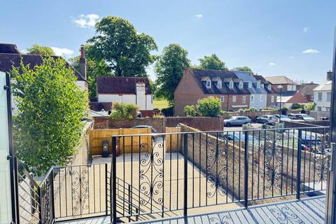 3 bedroom maisonette to rent, Priory Gate, Chichester