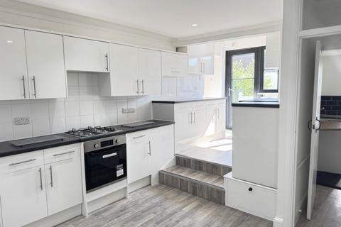 3 bedroom maisonette to rent, Priory Gate, Chichester