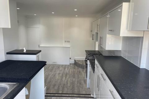 3 bedroom maisonette to rent, Priory Gate, Chichester