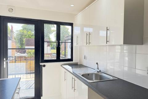 3 bedroom maisonette to rent, Priory Gate, Chichester