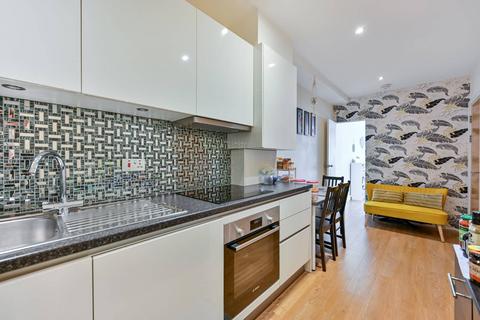 2 bedroom flat for sale, Staines Road, Hounslow, HOUNSLOW, TW4