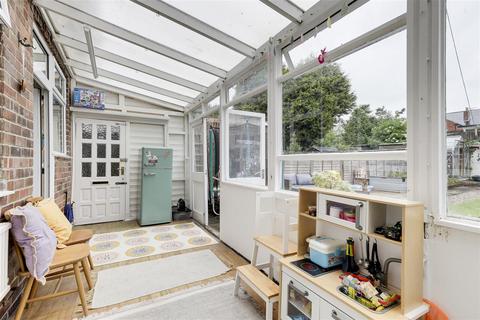 4 Acton Road, Arnold, Nottingham, NG5 7AD