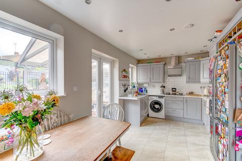 16 Auxerre Avenue, Redditch, B98 7QP