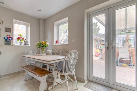 16 Auxerre Avenue, Redditch, B98 7QP