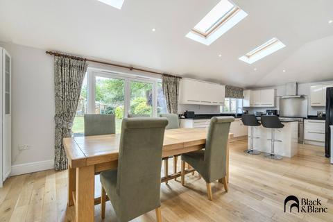 31 The Grove, West Wickham, BR4 9JT