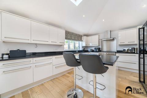 31 The Grove, West Wickham, BR4 9JT