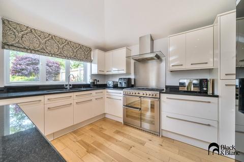 31 The Grove, West Wickham, BR4 9JT