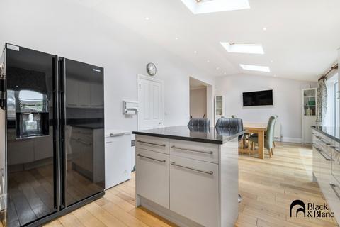 31 The Grove, West Wickham, BR4 9JT