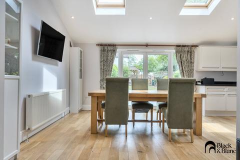 31 The Grove, West Wickham, BR4 9JT