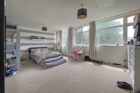 undefined, Kingston Road, Ewell Village, Surrey, KT17
