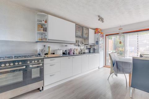 26 Aldington Close, Redditch, B98 7NE