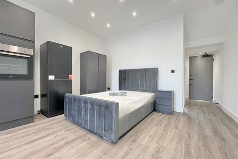 Studio to rent, 352-354 Kirkstall Road, Burley, Leeds, LS4