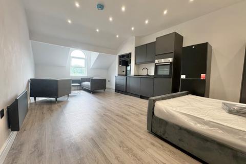 Studio to rent, 352-354 Kirkstall Road, Burley, Leeds, LS4
