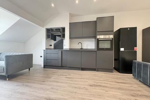 Studio to rent, 352-354 Kirkstall Road, Burley, Leeds, LS4