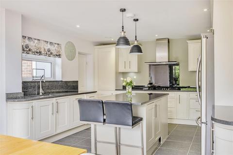 4 bedroom detached house for sale, Stagbury Avenue, Chipstead, Coulsdon