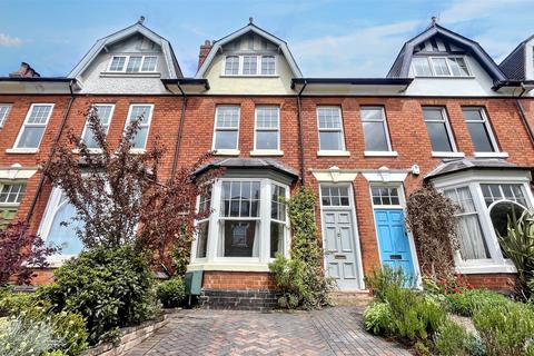 5 bedroom terraced house for sale