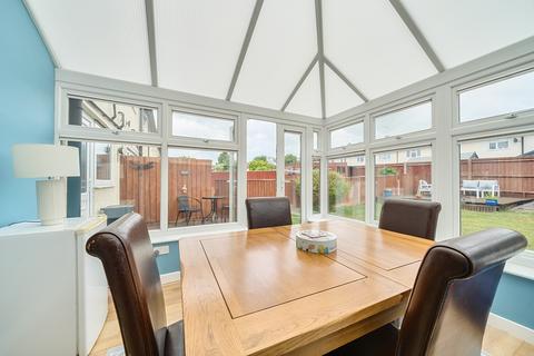 45 Britannia Crescent, Lyneham, Chippenham, SN15 4AW