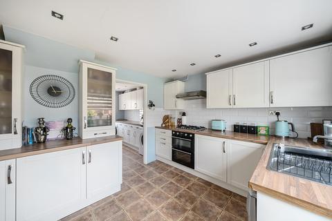 45 Britannia Crescent, Lyneham, Chippenham, SN15 4AW