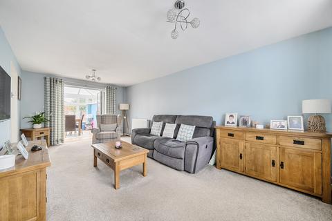 45 Britannia Crescent, Lyneham, Chippenham, SN15 4AW
