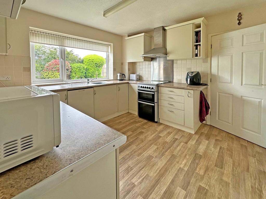 5 Kitchen b