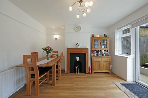 219 Addington Road, South Croydon, CR2 8LQ