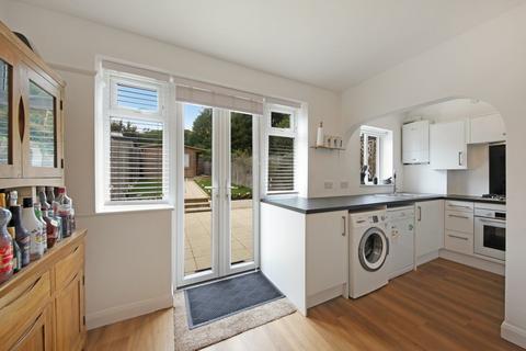 219 Addington Road, South Croydon, CR2 8LQ