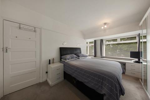 219 Addington Road, South Croydon, CR2 8LQ