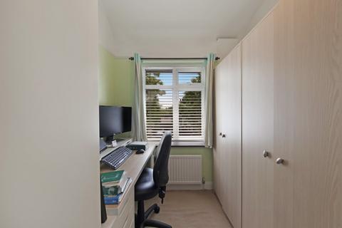219 Addington Road, South Croydon, CR2 8LQ