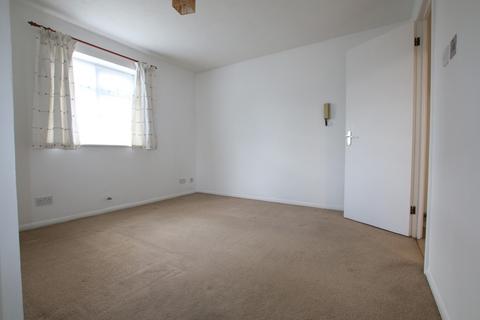 1 bedroom flat to rent, Regents Close, Hayes, Middlesex