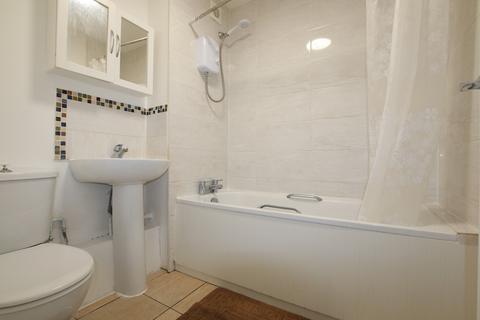 1 bedroom flat to rent, Regents Close, Hayes, Middlesex