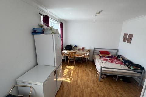 2 bedroom flat for sale, Norwood Road, Middlesex UB2