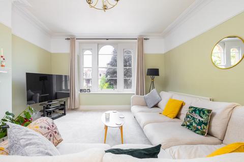 First Floor Flat, 20 Belgrave Road, Bristol, BS8 2AB