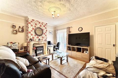 3 bedroom semi-detached house for sale, Ivyhouse Lane, COSELEY, WV14 9JU