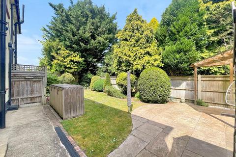 131 Limpsfield Road, South Croydon, CR2 9LG