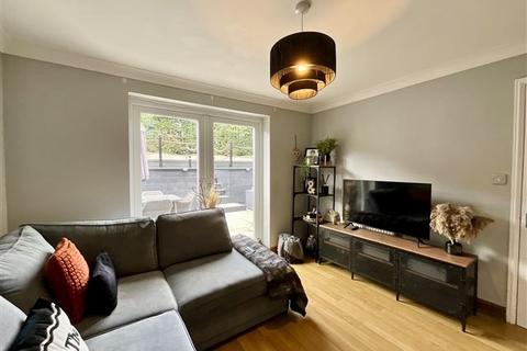 28 Berry Drive, Kiveton Park, Sheffield, S26 6SR