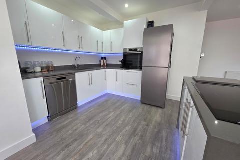 3 bedroom semi-detached house for sale, Cape Road, Warwickshire CV34