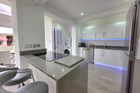 3 bedroom semi-detached house for sale, Cape Road, Warwickshire CV34
