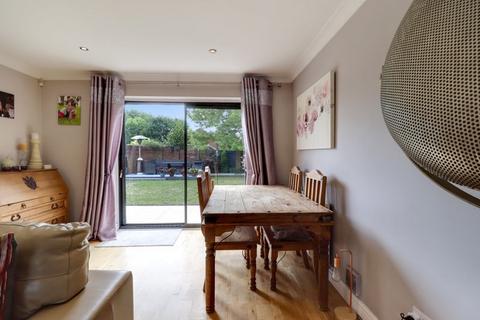 5 Hatch End, Windlesham, GU20 6QB