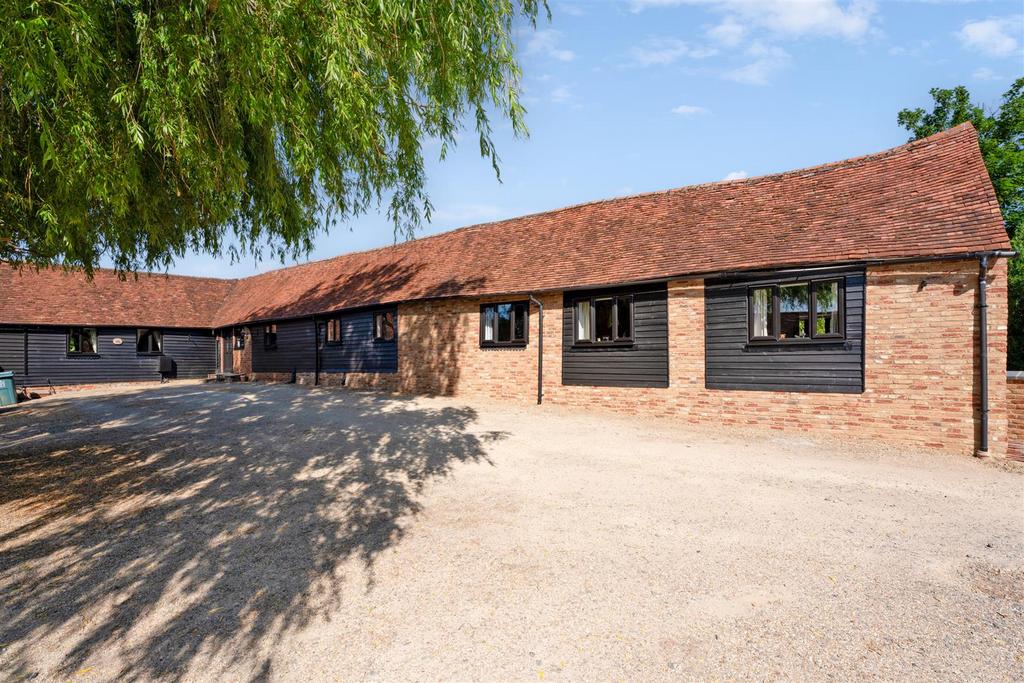 Lower End, Wingrave, Buckinghamshire 4 bed barn conversion - £850,000