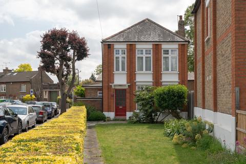 85 Forest Drive East, London, E11 1JX