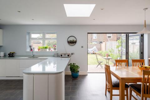 85 Forest Drive East, London, E11 1JX