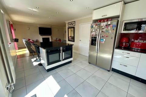 undefined, Sheringham Close, Luton, Bedfordshire, LU2 7AN
