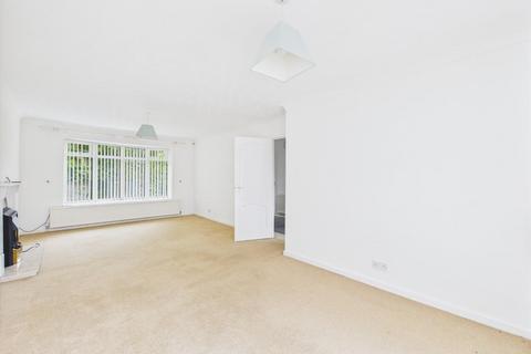 3 bedroom detached bungalow to rent, Leeds Road, Idle, Bradford