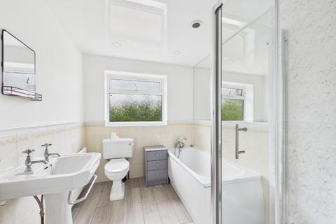 3 bedroom detached bungalow to rent, Leeds Road, Idle, Bradford