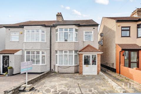11 Park Crescent, Hornchurch, RM11 1BJ