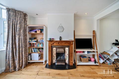 11 Park Crescent, Hornchurch, RM11 1BJ